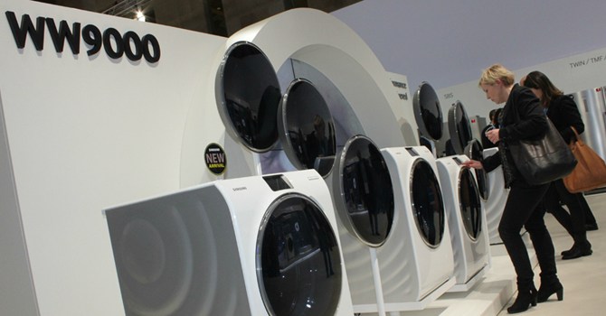 Máy giặt Samsung WW9000 trưng bày tại hội chợ triển lãm IFA tại Đức. Ảnh: WSJ